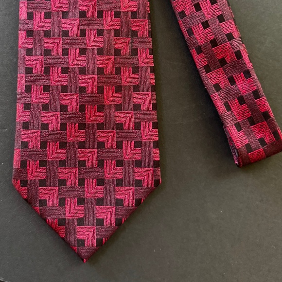 Kenneth Cole New York Mens Neck Tie 100% Silk Hand Made Red Geometric - Picture 2 of 4